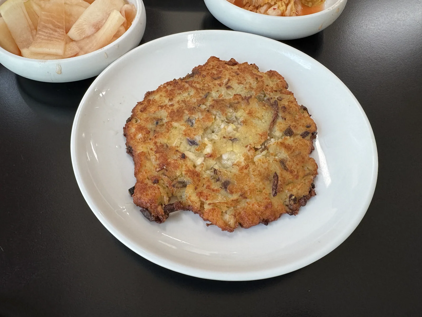 피양옥 강남역점의 노릇하게 구운 녹두전